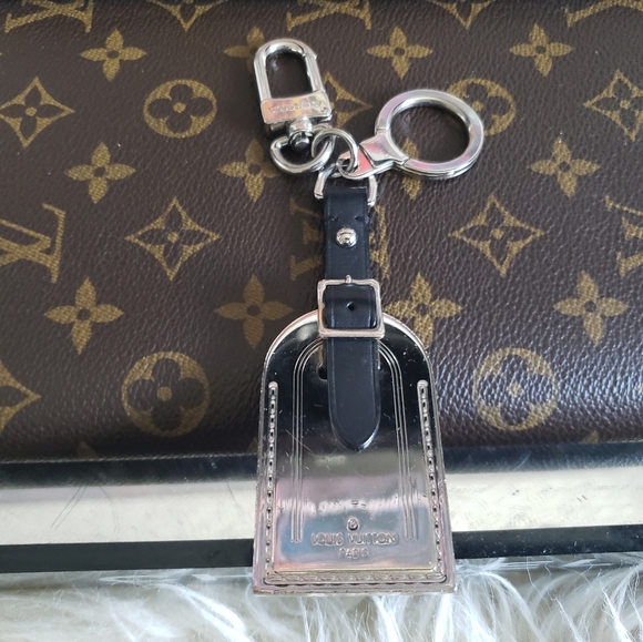 Louis Vuitton Metal Luggage Tag Key Chain - Picture 2 of 12